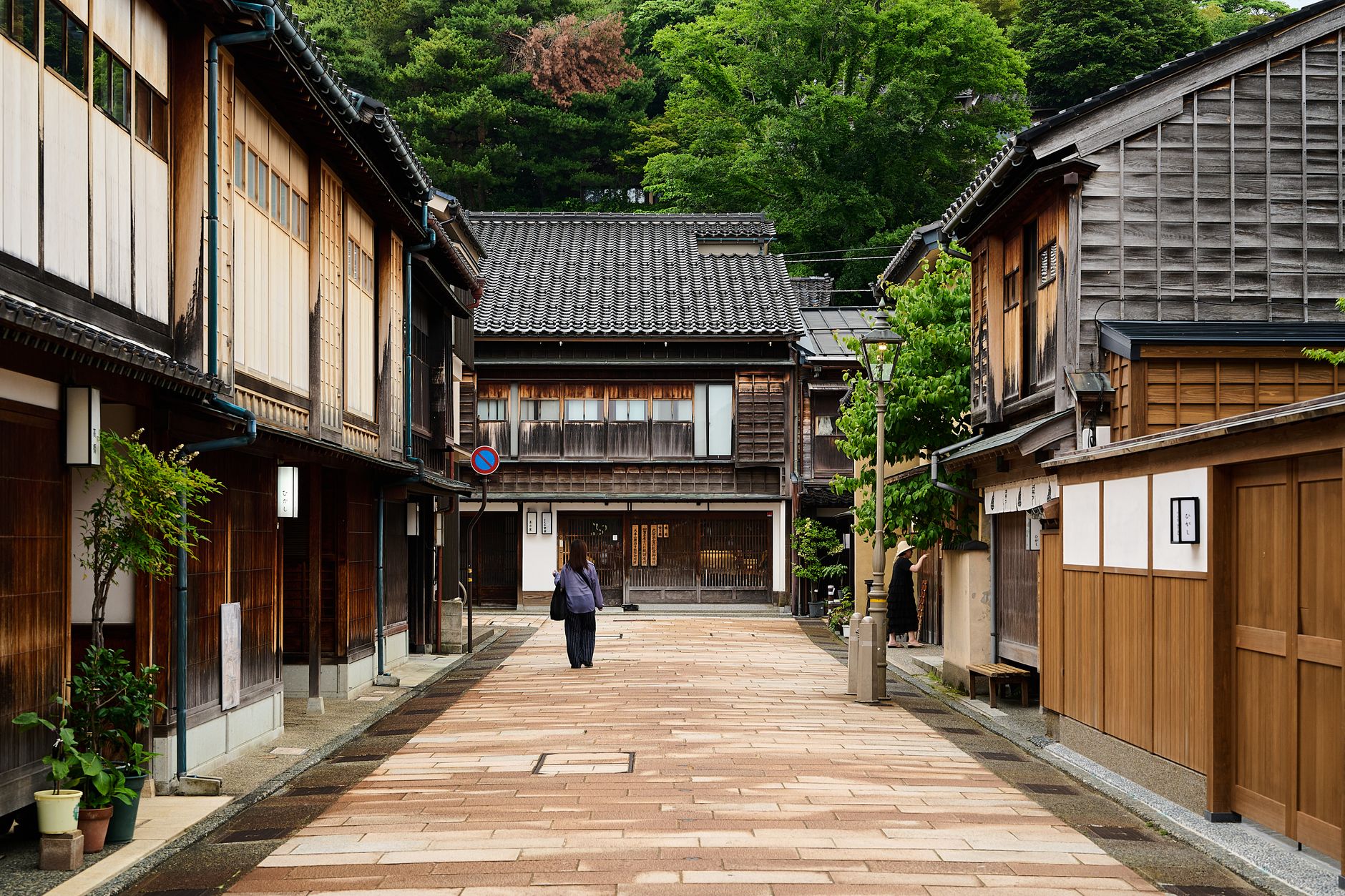 traditional street in kanazawa japan